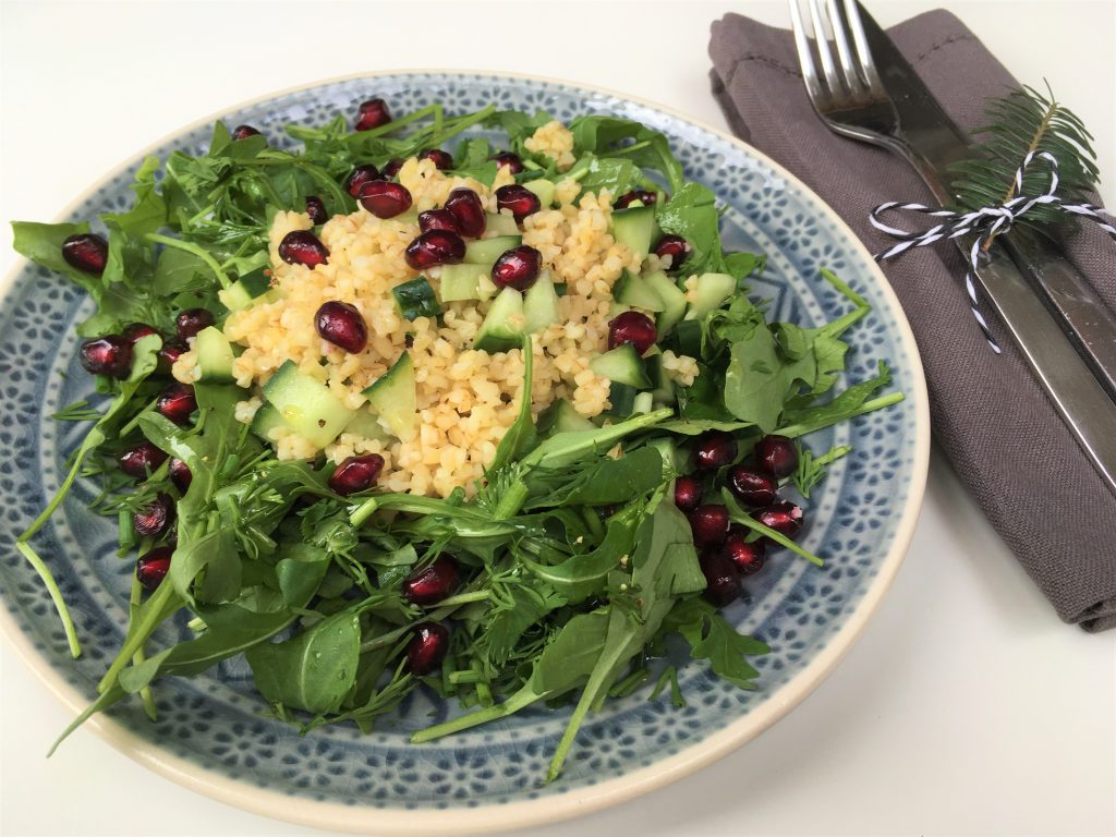 Frischer Kräuter Salat mit Bulgur und Granatapfel – Food Blog ninastrada