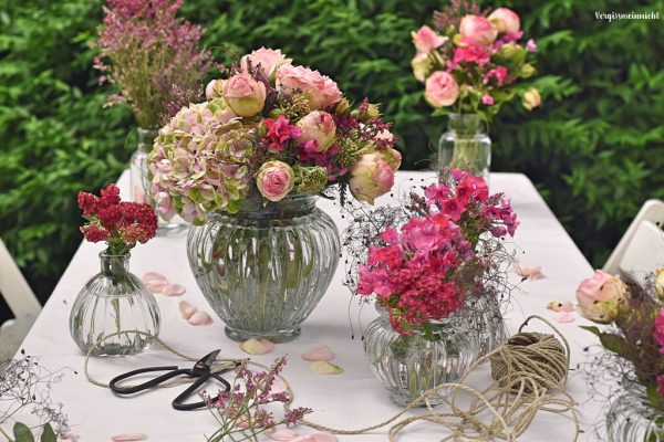 Tischdekoration pinke Blumen