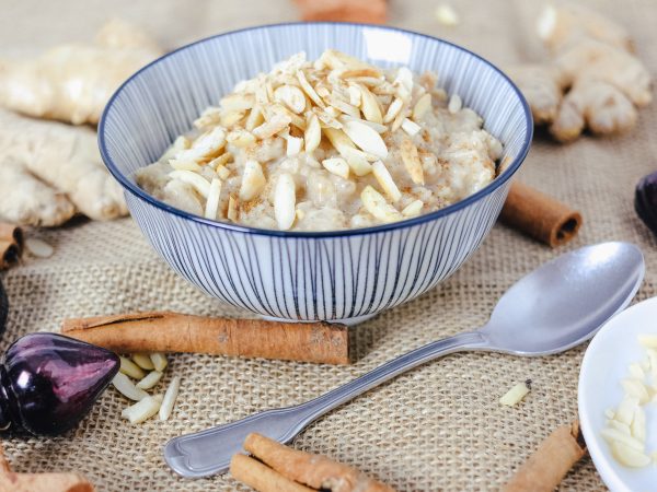 Gesundes Frühstück: Porridge mit gerösteten Mandeln – Food Blog ninastrada