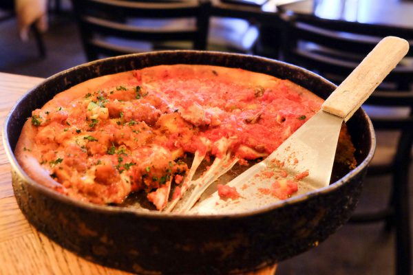 Cafe und Restaurant Tipps für Chicago Deep Dish Pizza Gino's East