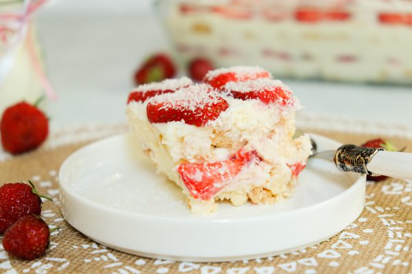 Rezept für Erdbeer-Kokos-Trifle Nachtisch Dessert zum mitbringen in Auflauf Form