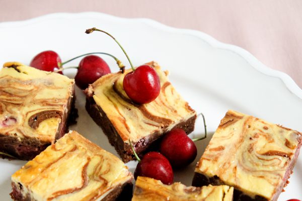 Rezept für Cheesecake Brownies mit Kirschen Käsekuchen Schokoladenboden 