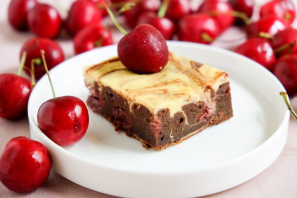 Rezept für Cheesecake Brownies mit Kirschen Käsekuchen Schokoladenboden 