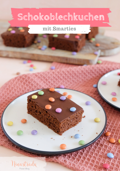 Einfacher Schokoblechkuchen Schokoladenkuchen Rezept für Kindergeburtstag 