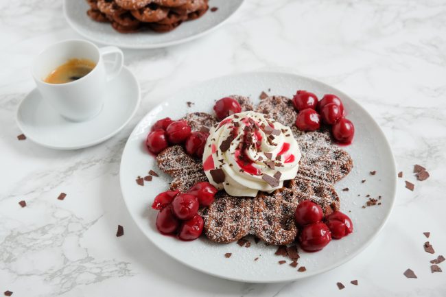 Schwarzwälder-Kirsch-Waffeln zum Tag der Waffel 2020 – Food Blog ninastrada