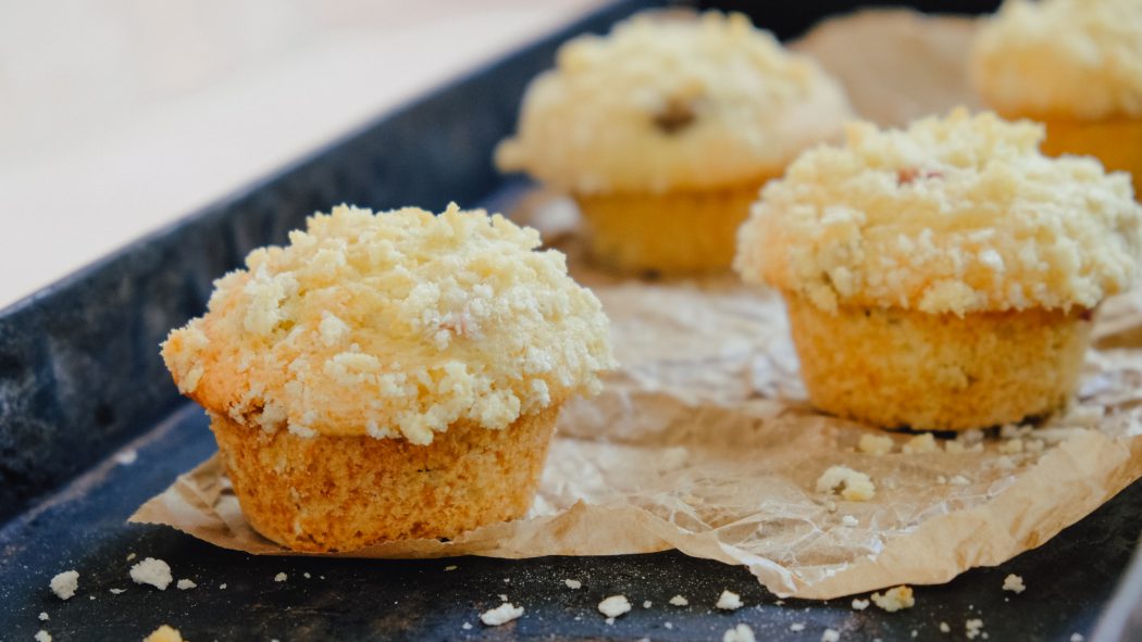 Saftige Buttermilch-Rhabarber-Muffins