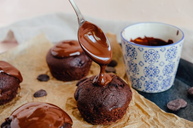 Rezept für schokoladige Muffins mit Rhabarber