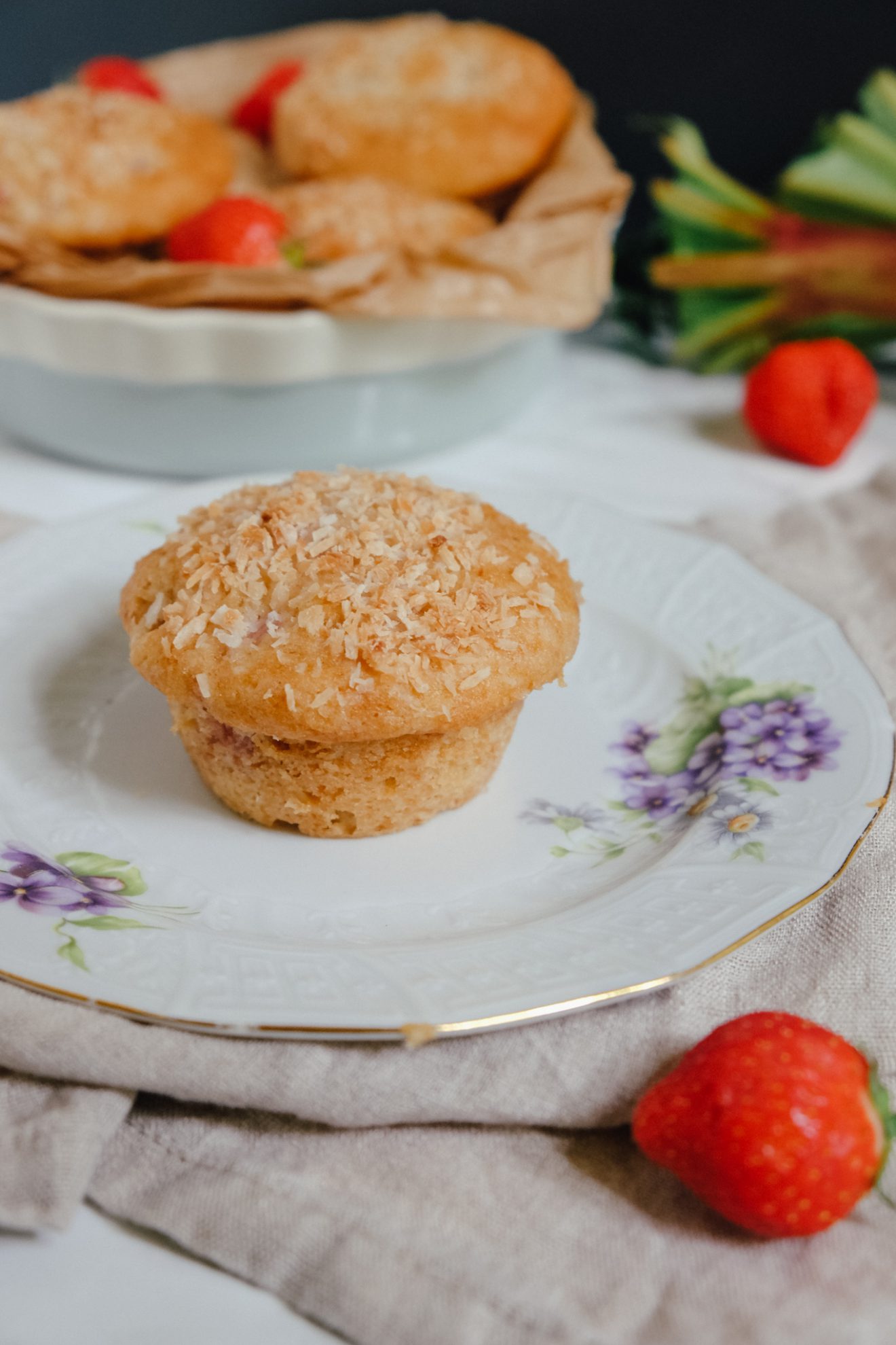 Fruchtige Erdbeer-Rhabarber-Muffins mit Kokos – Food Blog ninastrada