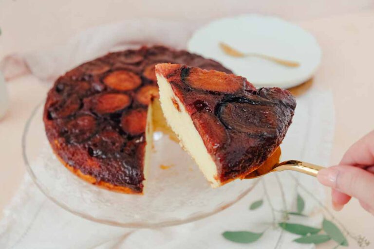 Umgedrehter Zwetschgenkuchen – saftiger upside-down Cake – Food Blog ...