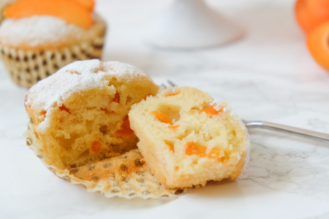 Mediterrane Muffins mit Aprikosen &amp; Olivenöl - Food Blog ninastrada